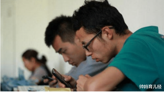 学霸|大学学霸“情书”走红，专业之间展开对决，医学生表白最受欢迎