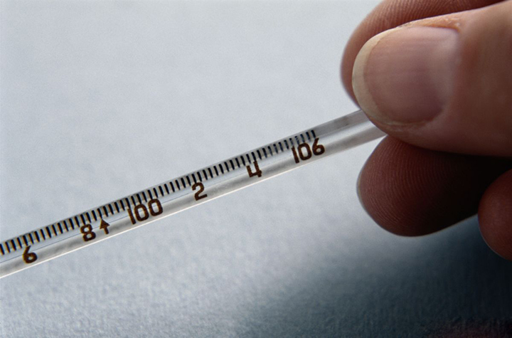 两口育儿|6岁孩子打碎温度计误食水银，宝爸直接喂牛奶，医生：真聪明