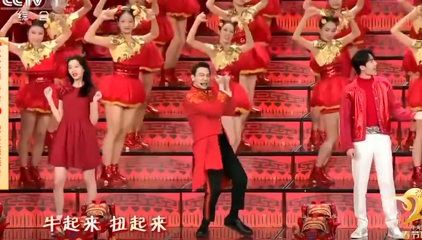 刘德华|央视春晚亮点:刘德华“现身”,与王一博同台毫无违和感