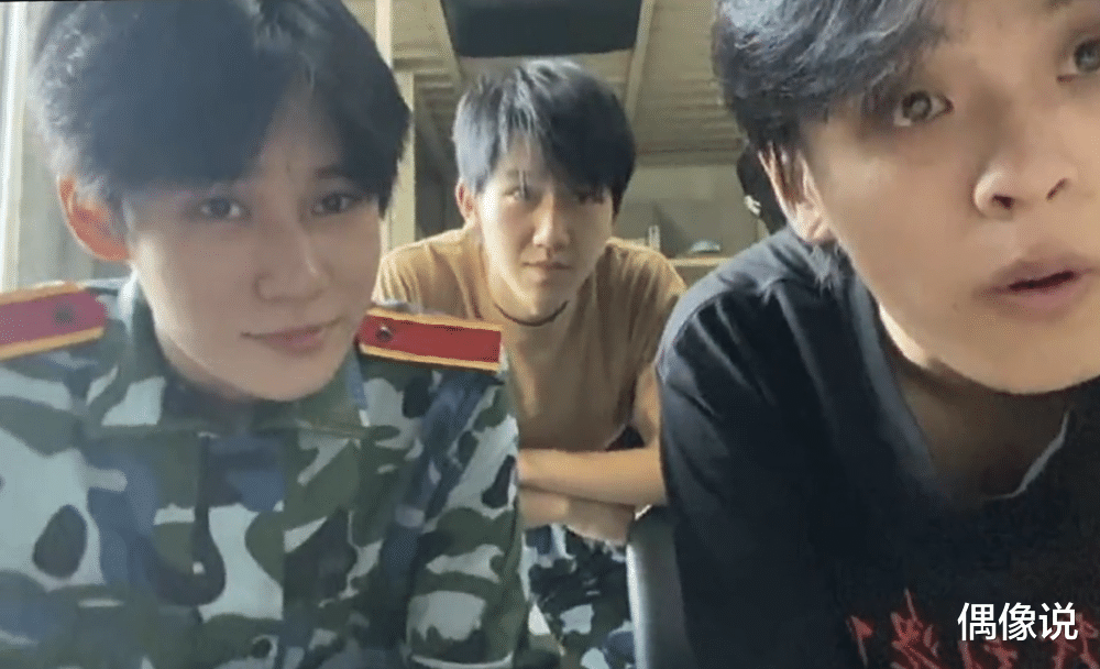 Big Bang|张真源军训结束后哭了，和教官通话时情绪忧伤，同寝室友也落泪