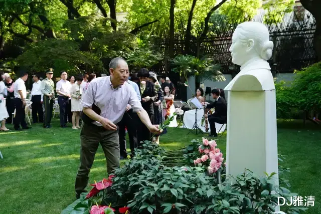 王菲|68岁龚雪80岁达式常近照曝光,老艺术家们神采奕奕,65岁奚美娟真漂亮