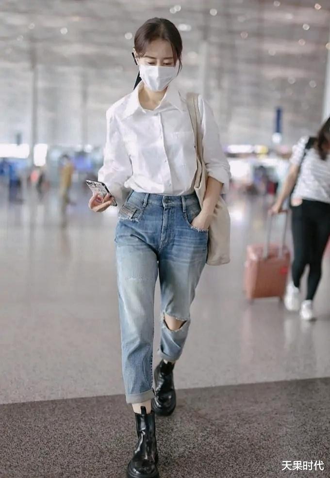 丰满 “大姐”刘敏涛低马尾很温柔，干净气质让人挪不开眼，简约也很美