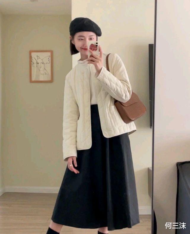 何三沫 冬天别乱买裙子,可以优先选择A字半身裙,显瘦又温柔