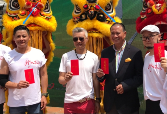 万梓良|63岁万梓良再扮大哥，头发稀少但气场犹在，用钱敲打徒弟超霸气