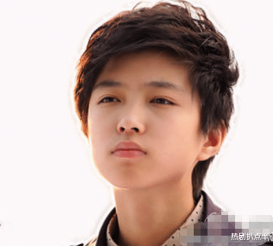 左溢|伤仲永！8岁横空出世的天才偶像，如今变成一米九的“傻大个”