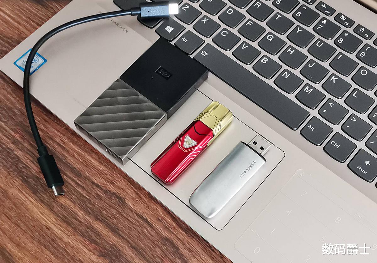 钢铁侠|你用过USSD固态U盘吗，比普通U盘快五倍，外形神似钢铁侠