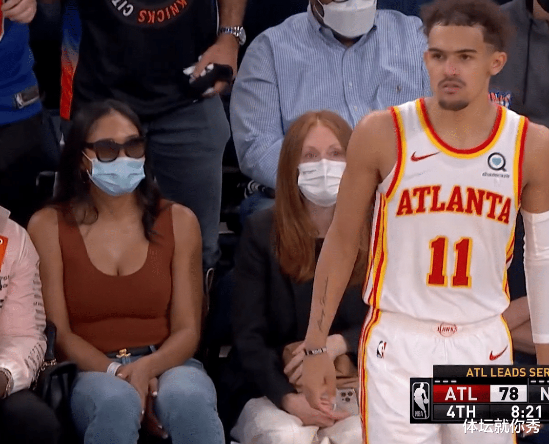 尼克斯队|争议！尼克斯球迷再惹事，朝特雷扬吐口水被抓，谁注意罗斯的反应