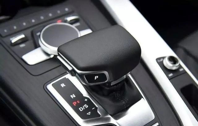 奶豆说育儿|自动挡驾驶的3个坏习惯，不要因自己舒服，而让汽车受伤