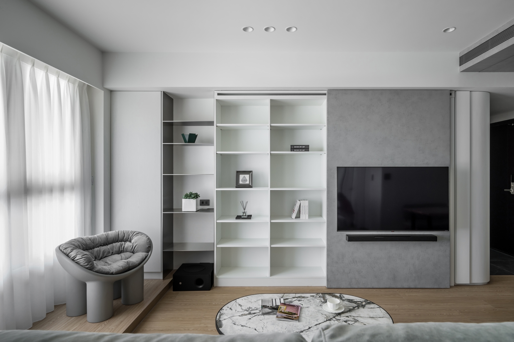 客厅+书房的组合,看我们是如何处理客厅中间的大梁的——90后夫妻的灰与白空间