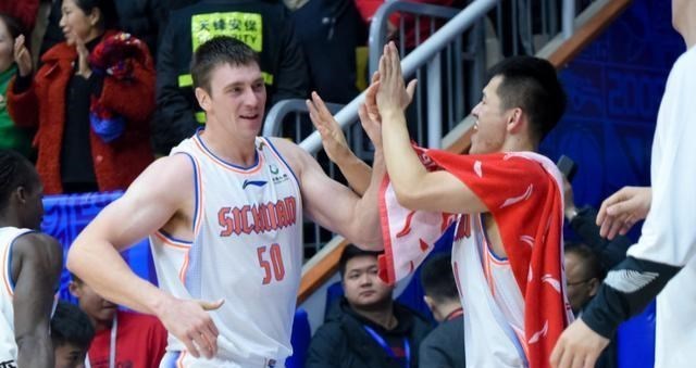 嘟小薯 正式确定！场均32+13超级大外援重返CBA，杨鸣若签约，保守总决赛