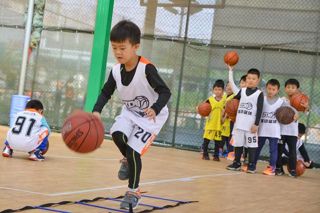 哑铃妈妈|早上尽量别让孩子早于这个点起床，娃的身高容易落后别人一大截