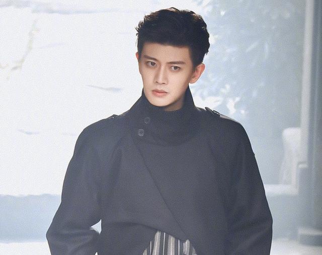 任嘉伦|没等到《与君初相识》，任嘉伦又迎来好消息，与当红女星演爱情剧