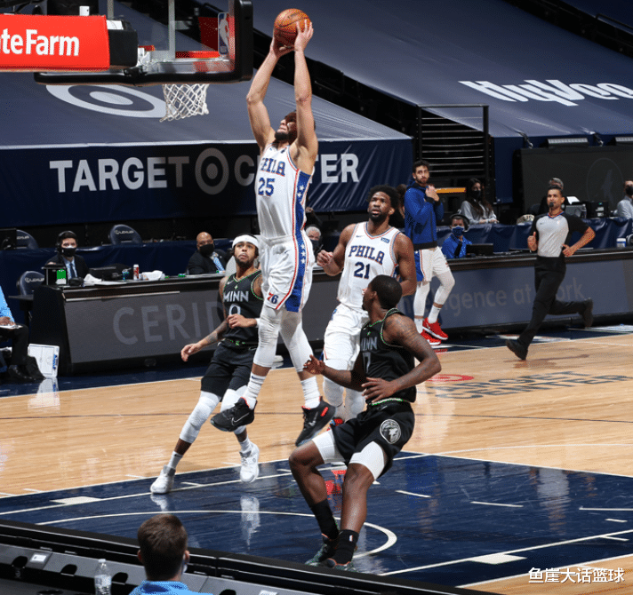 斯蒂芬·庫里|狂勝24分！拉塞爾低迷，庫里爆發霍華德3+10，恩比德37+3打爆狼隊