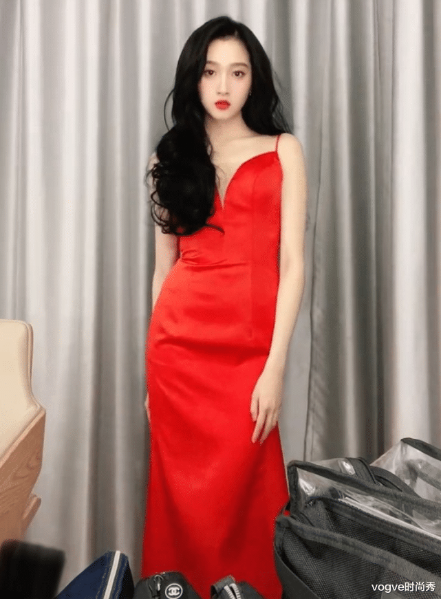 关晓彤|关晓彤跳“花间酒”被疯传，在无美颜状态下，这腰围真实存在吗？