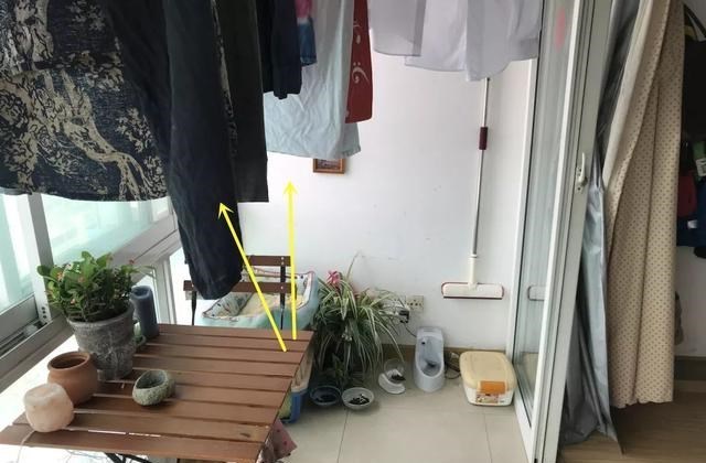 |只有一个阳台，邻居家装折叠晾衣架，一边晾晒一边改书房，真贪心