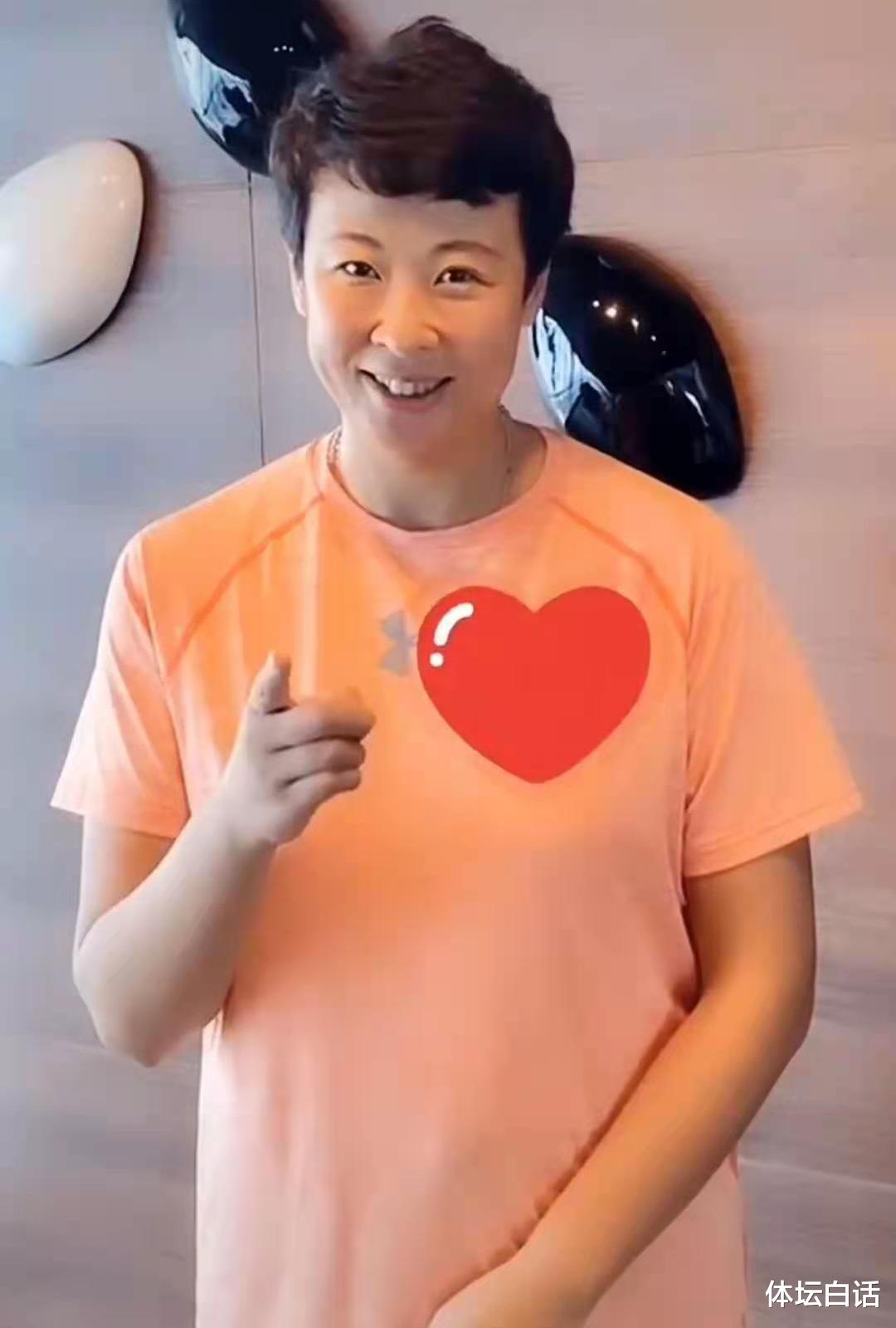 冯坤|奥运冠军冯坤晒全家福！2岁混血宝宝很像她，泰国老公依旧肥胖