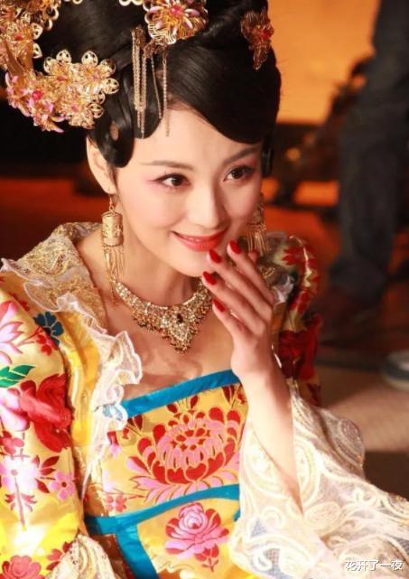 迪丽热巴|遇上这9个女星演配角，女主们都要大喊倒霉，有3个惊为天人却不红