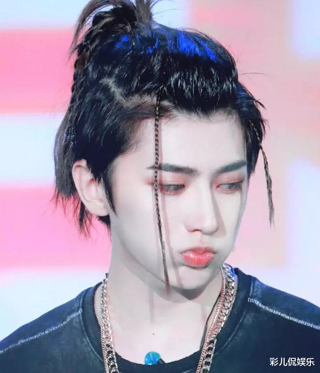 黄子韬|“扫娘风暴”持续发酵：多名艺人纷纷转型，肌肉胡渣成硬汉标志