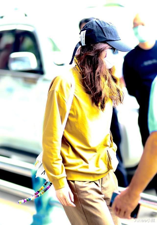 刘诗诗|刘诗诗有气质就任性，短裤穿得都和别人不一样，西裤裁半截挺个性