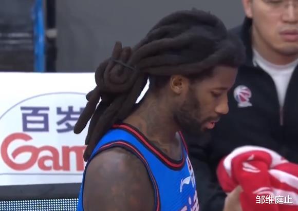 |10-0，8-0！有外援就是好，鱼腩球队压制争冠热门！