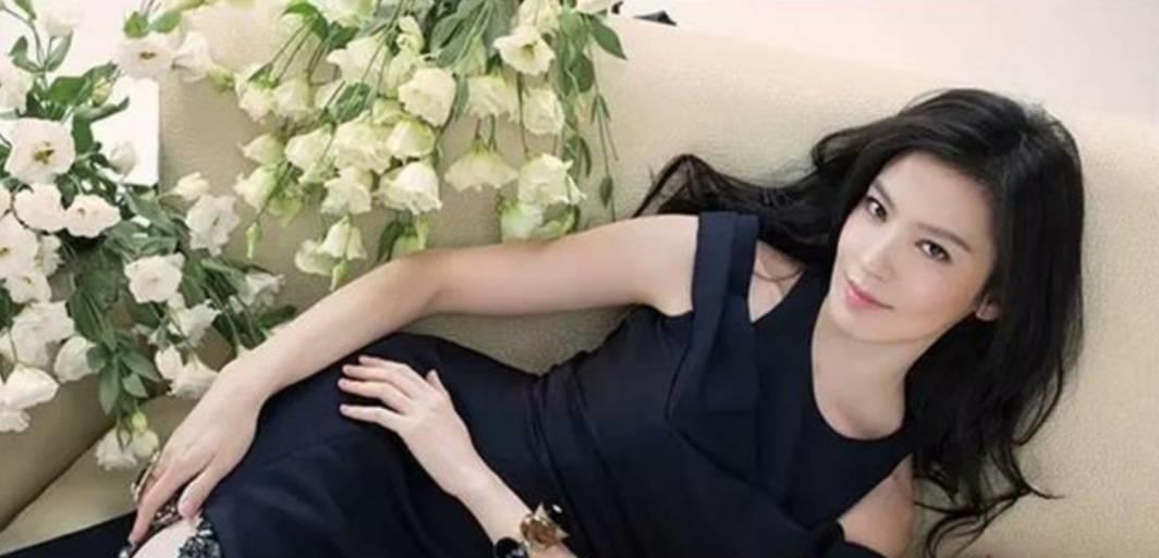 林熙蕾|46岁林熙蕾近照曝光，晒家人为自己庆生照片，素颜状态被指显老