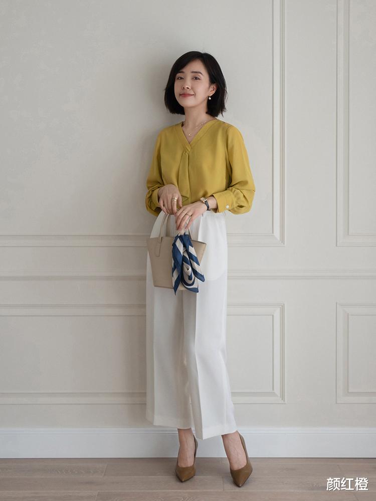 颜红橙|韩系穿搭这样搭配才好看！西装外套配半身裙保暖又时尚，高级干练