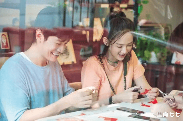 聚会|陈乔恩幸福肥来得太猛，携男友聚会大象腿抢镜，全程用包遮肚子