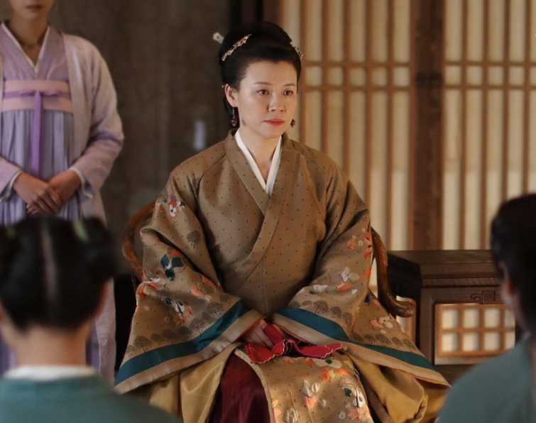 知否知否应是绿肥红瘦|知否: 难怪盛老太太坚决不改嫁，你看盛紘刚被收养时悄悄说了啥?