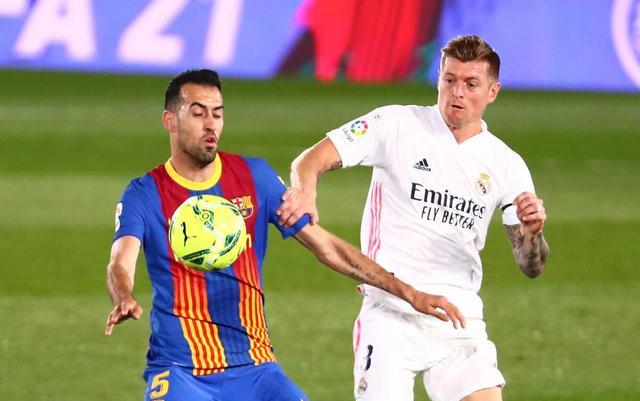 巴塞羅那|皇馬大戰(zhàn)巴薩！本澤馬克羅斯雙響梅西角球中柱！齊祖奇招打懵科曼