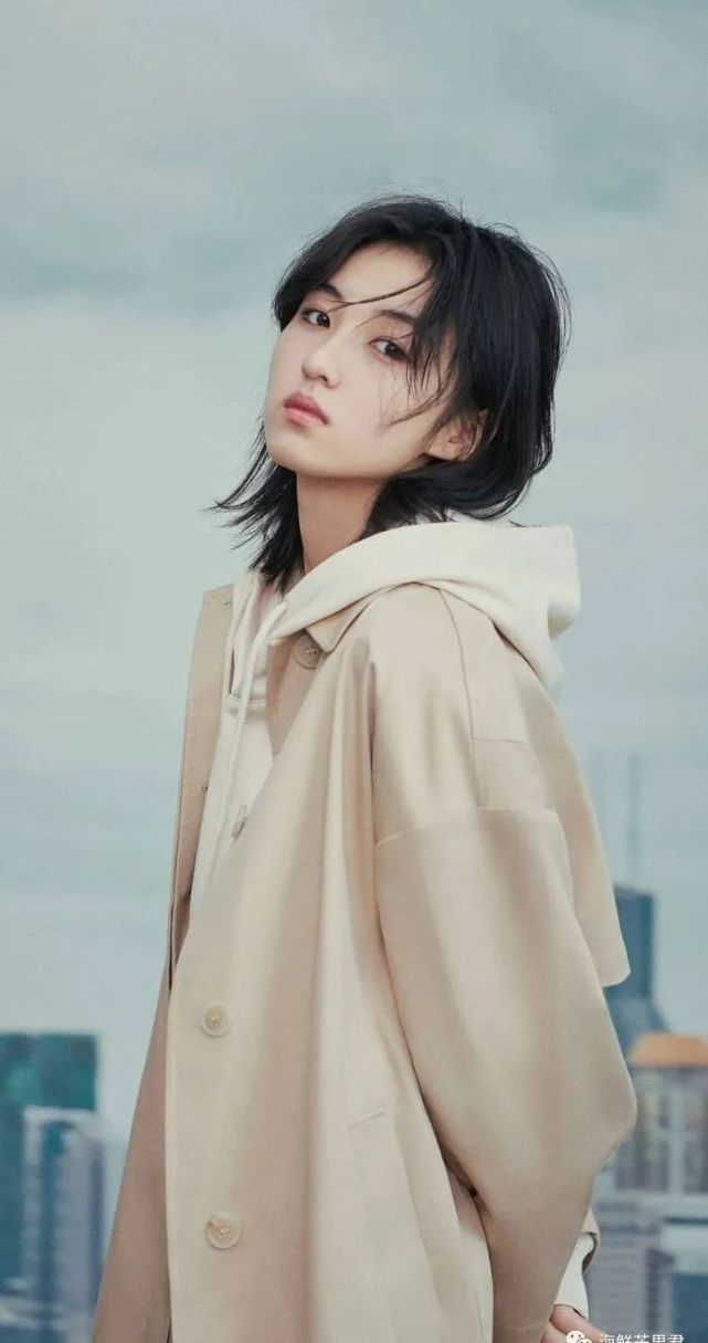 张子枫|#明星壁纸#未来将会有一个属于她的时代，叫做“张子枫时代”