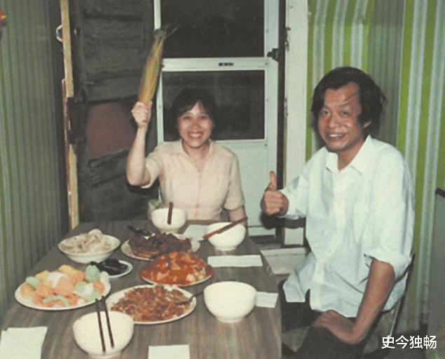 45岁的王小波深夜猝死,扒墙牙缝钻灰,火化时,机器意外不动了