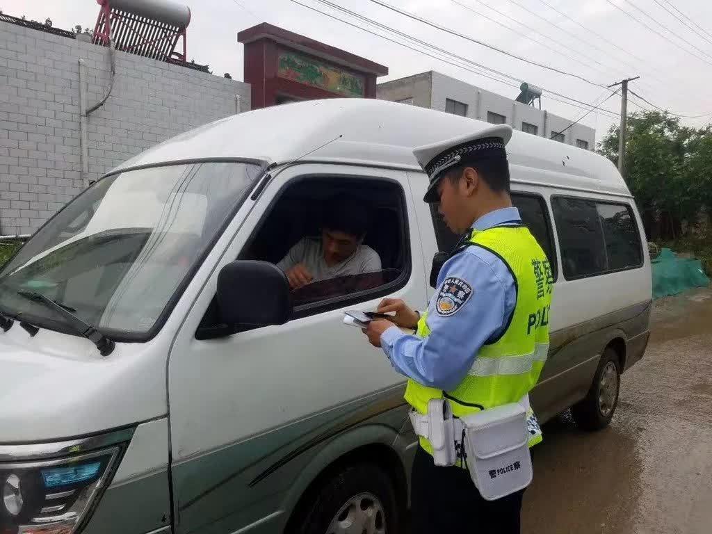 午后说车 面包车拉人被罚，拉货也要被罚，那还能拉什么？交警给出了解释！