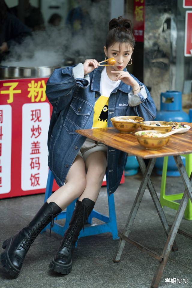 穿衣搭配|殷桃越来越年轻了，空气刘海搭配高马尾，穿牛仔衣好似女大学生