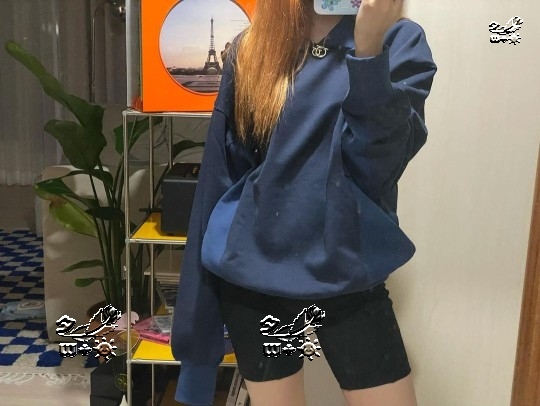 Red Velvet|Red Velvet姜涩琪，面对名牌礼物也表情僵硬…太可爱了