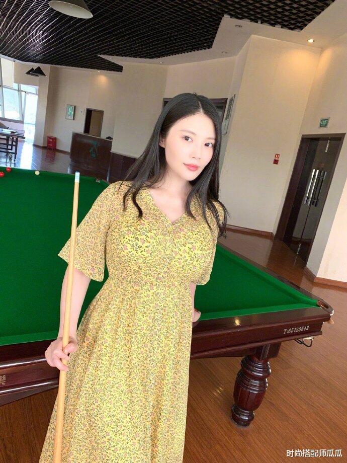 徐冬冬|?徐冬冬裙子也太“挤”了吧？撑成这样仍晒出来，身材好真任性