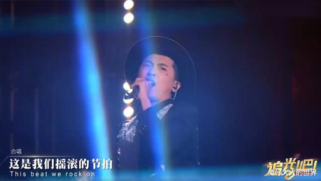 周焯华|尚九熙在追光舞台完成首次公演，看到他的表现，网友直呼燃爆了