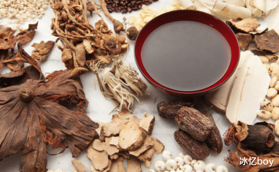 尿酸|真正的嘌呤“大王”被揪出，海鲜都“自愧不如”，想要降尿酸，餐桌上赶紧撤下