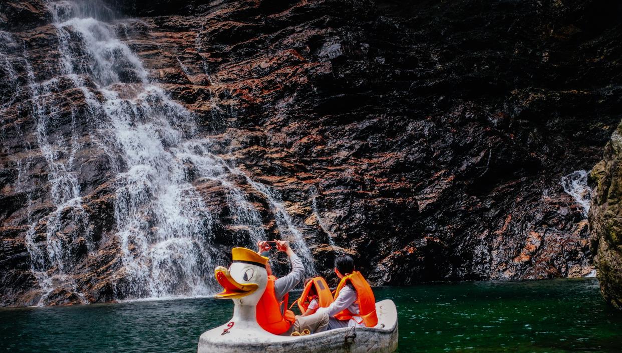 奶球妈咪聊|庐山一处宝藏瀑布，乘坐森林小火车进入，路上还能一睹“李白石”