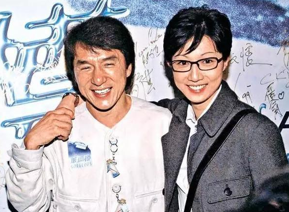 郑爽|因弃养被封杀，郑爽“不服”，凭啥他混得风生水起的