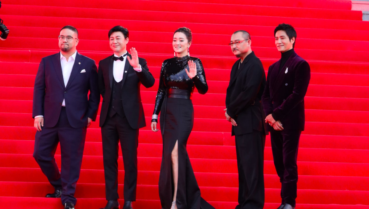 巩俐|北影节女星红毯：巩俐霸气梅婷优雅，佟丽娅baby惊艳，张歆艺撞脸马丽