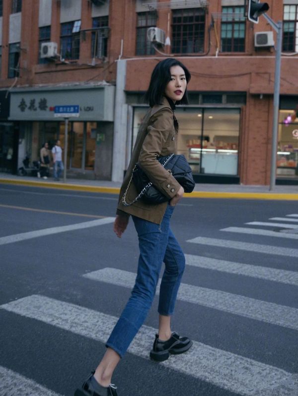 |怎么摆脱路人感？来看看超模刘雯的穿衣之道，教你秒变时髦精