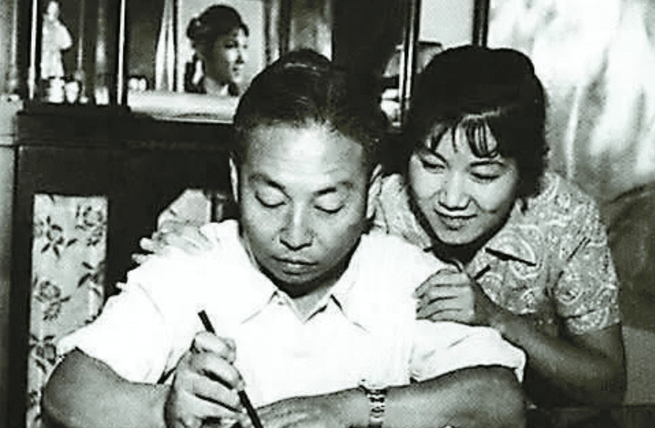 张少华|张少华与新凤霞恩怨遭扒，吴欢称母亲已原谅，吴霜：她欠一个道歉