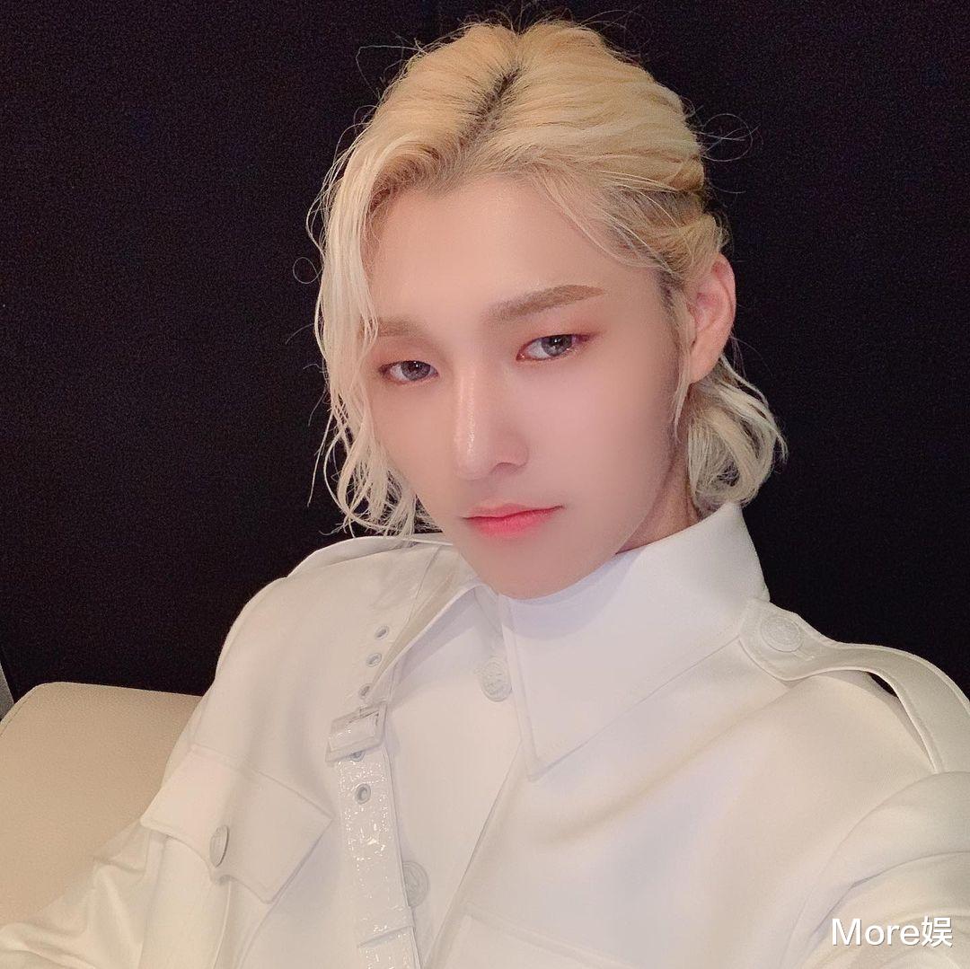 发型|靠发型走红，韩团男爱豆坚持“刘海盖眼”，出道近2年糊团被发现