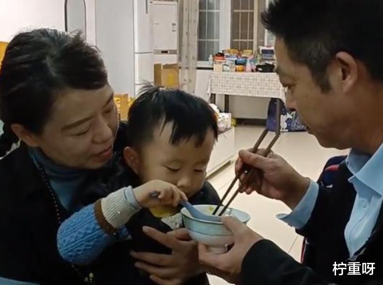 奇奇|真温馨！姚爸教孙子奇奇英语，田静调侃说爷爷根本教不了奇奇了