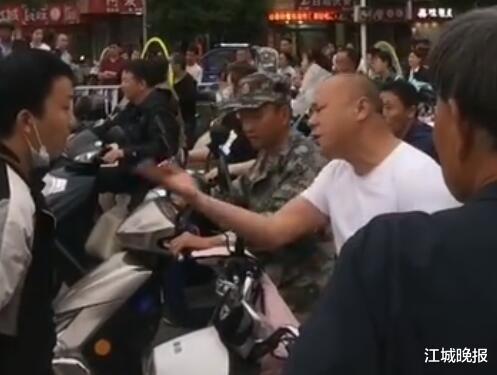 江城晚报 江西婺源剧组拍戏封路，致家长无法接送孩子？信访局工作人员：没接到投诉