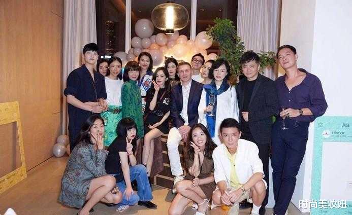 时尚美妆妞|杨幂生日真破费，穿“一万”尖头靴配黑裙子，不像35岁阿姨辈