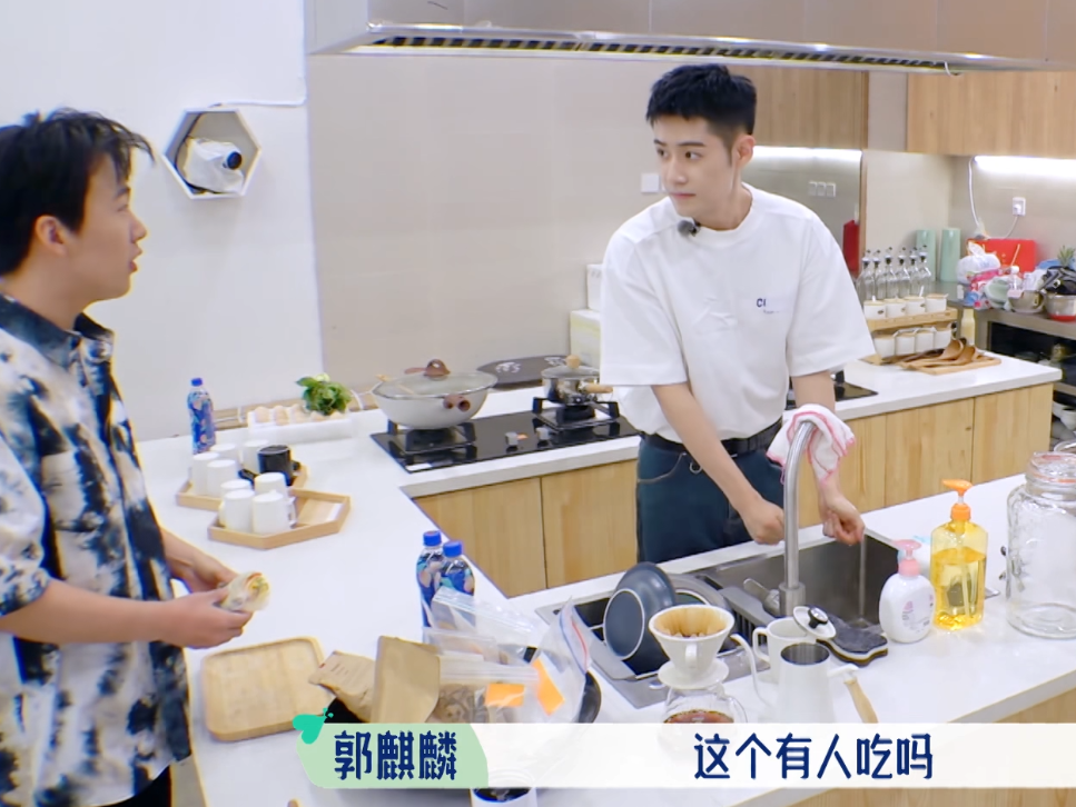 郭麒麟|25岁郭麒麟的成熟让人心疼！3个细节证明他心理成熟度远高于年龄