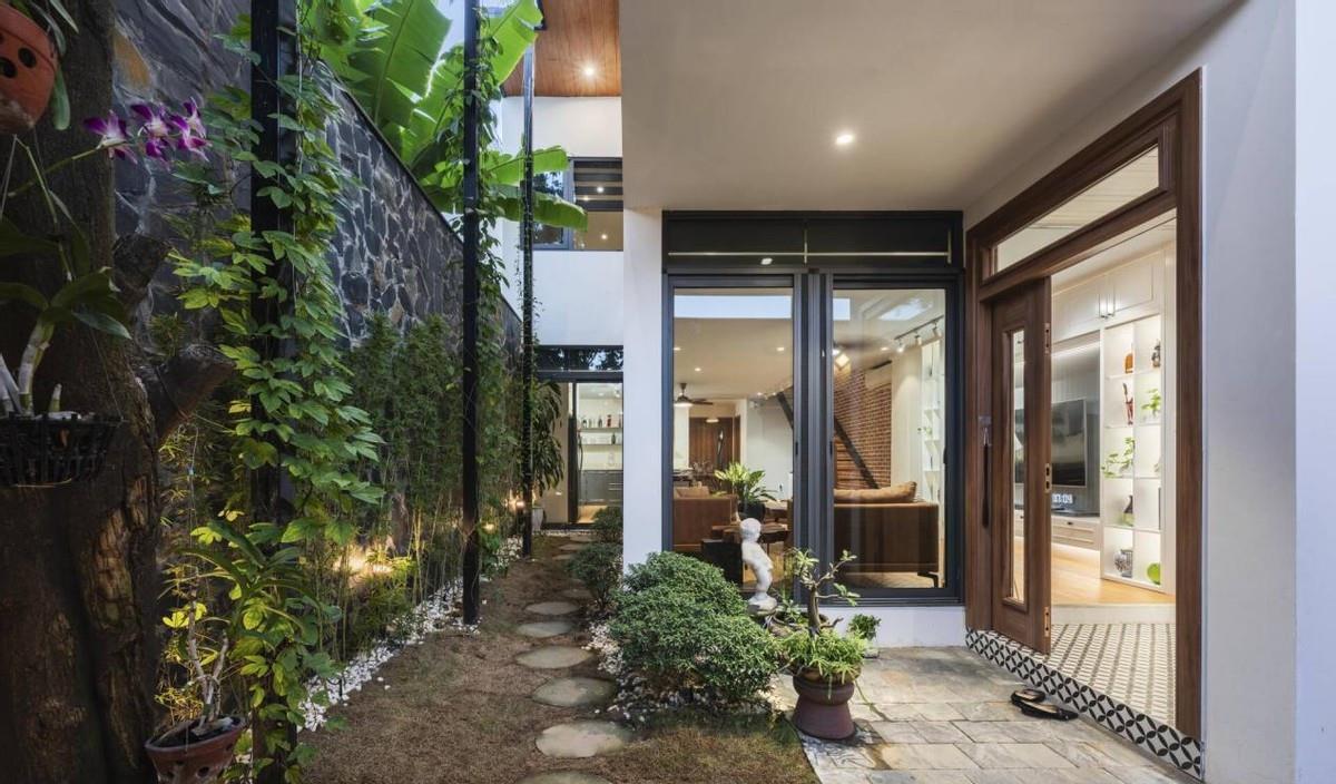 羡慕别人家260㎡别墅，屋前屋后都有花园，楼梯红砖墙让人挪不开眼