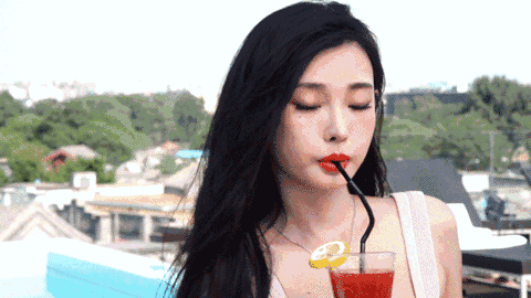 王晶|曾被王晶力捧“吸金”26亿，大火之后选择单飞，如今只能拍烂片