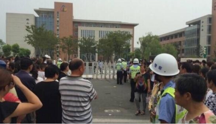 江苏:3名女学生从5楼坠落,医疗专家连夜抢救上演“生死时速”